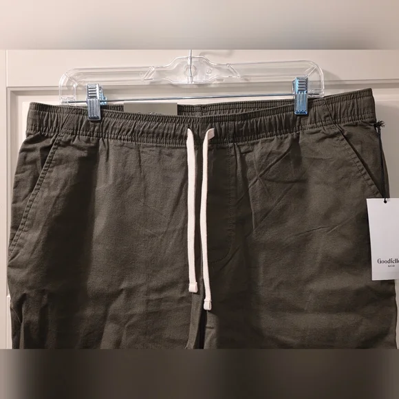 Mens Every Day Shorts In Green - Picture 2 of 4